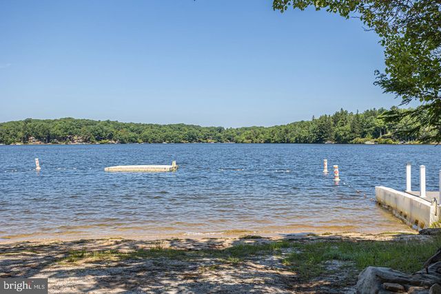 340 MOSEYWOOD RD, Lake Harmony, PA 18624