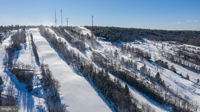 340 MOSEYWOOD RD, Lake Harmony, PA 18624