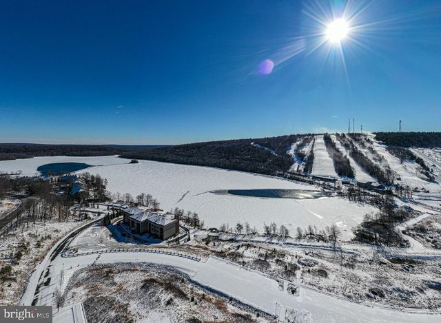 340 MOSEYWOOD RD, Lake Harmony, PA 18624