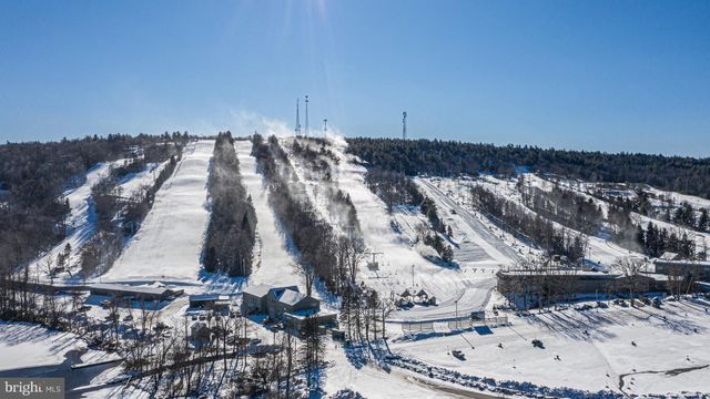 340 MOSEYWOOD RD, Lake Harmony, PA 18624