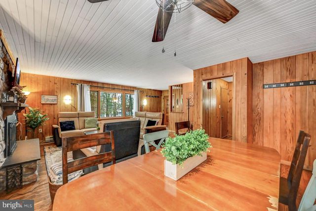 340 MOSEYWOOD RD, Lake Harmony, PA 18624