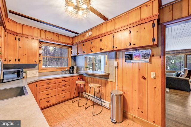 340 MOSEYWOOD RD, Lake Harmony, PA 18624