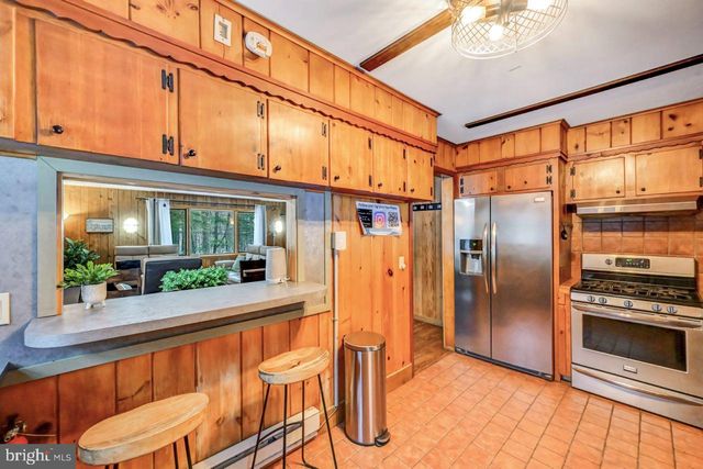 340 MOSEYWOOD RD, Lake Harmony, PA 18624