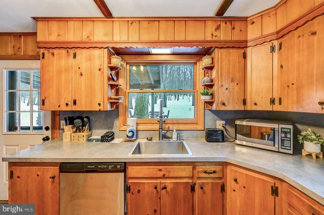 340 MOSEYWOOD RD, Lake Harmony, PA 18624