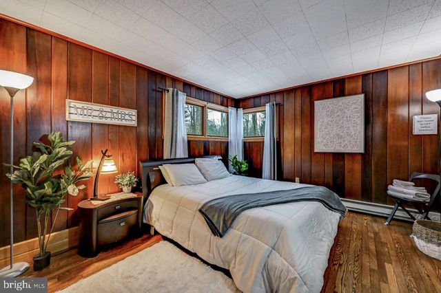 340 MOSEYWOOD RD, Lake Harmony, PA 18624