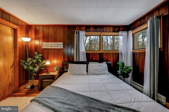 340 MOSEYWOOD RD, Lake Harmony, PA 18624