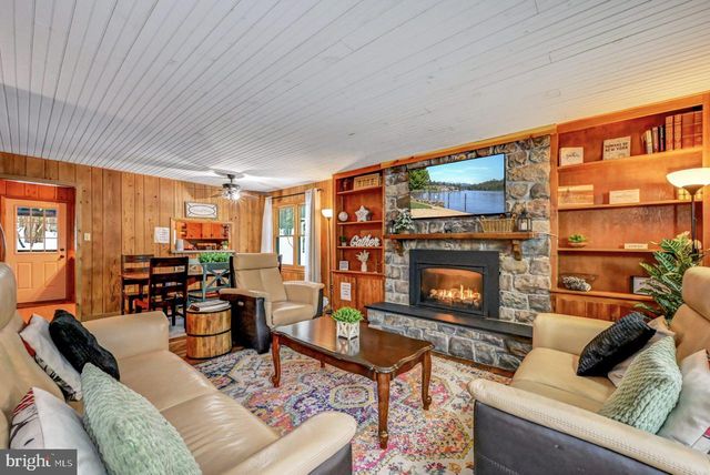 340 MOSEYWOOD RD, Lake Harmony, PA 18624