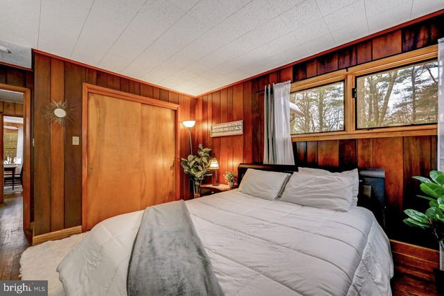 340 MOSEYWOOD RD, Lake Harmony, PA 18624