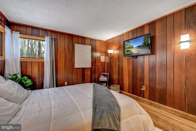 340 MOSEYWOOD RD, Lake Harmony, PA 18624