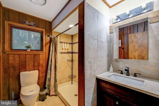 340 MOSEYWOOD RD, Lake Harmony, PA 18624