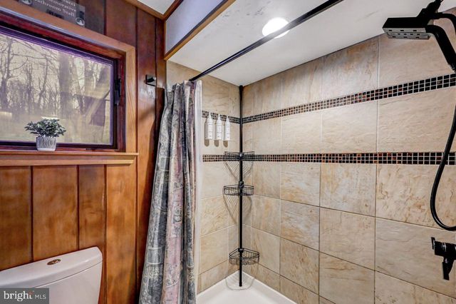 340 MOSEYWOOD RD, Lake Harmony, PA 18624