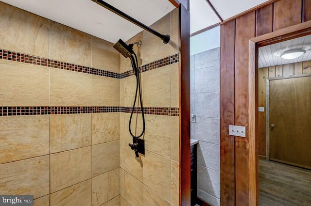 340 MOSEYWOOD RD, Lake Harmony, PA 18624