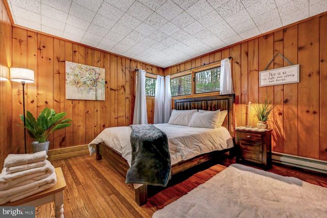 340 MOSEYWOOD RD, Lake Harmony, PA 18624