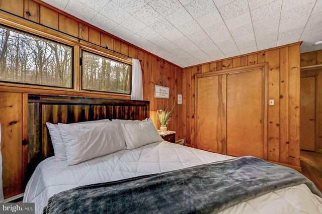 340 MOSEYWOOD RD, Lake Harmony, PA 18624