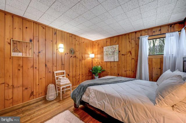 340 MOSEYWOOD RD, Lake Harmony, PA 18624