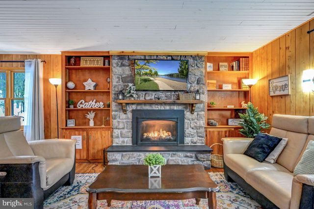 340 MOSEYWOOD RD, Lake Harmony, PA 18624