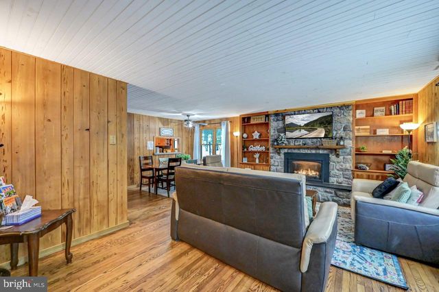 340 MOSEYWOOD RD, Lake Harmony, PA 18624