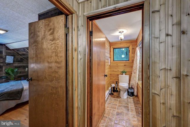 340 MOSEYWOOD RD, Lake Harmony, PA 18624