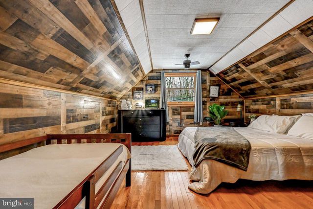 340 MOSEYWOOD RD, Lake Harmony, PA 18624