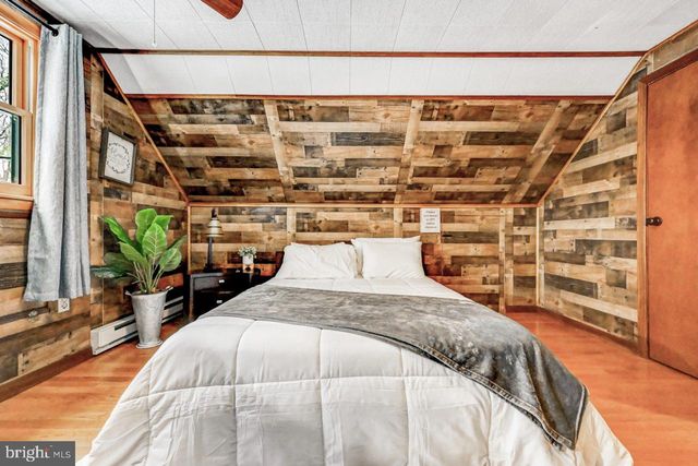 340 MOSEYWOOD RD, Lake Harmony, PA 18624