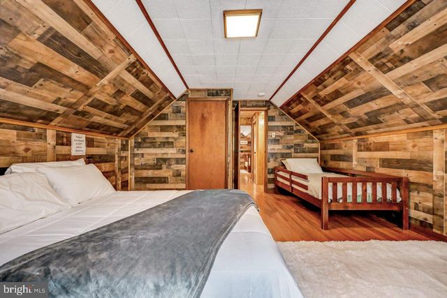 340 MOSEYWOOD RD, Lake Harmony, PA 18624