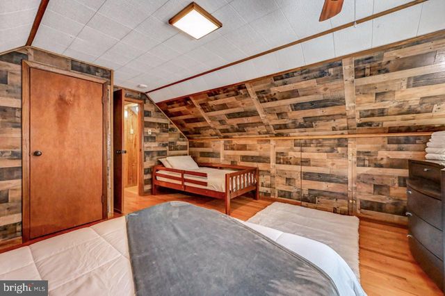 340 MOSEYWOOD RD, Lake Harmony, PA 18624