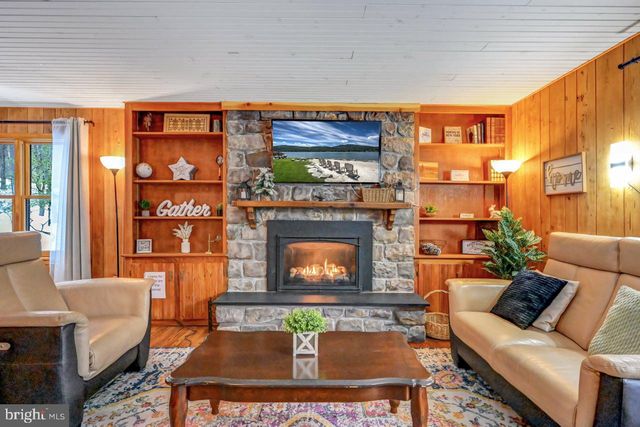 340 MOSEYWOOD RD, Lake Harmony, PA 18624