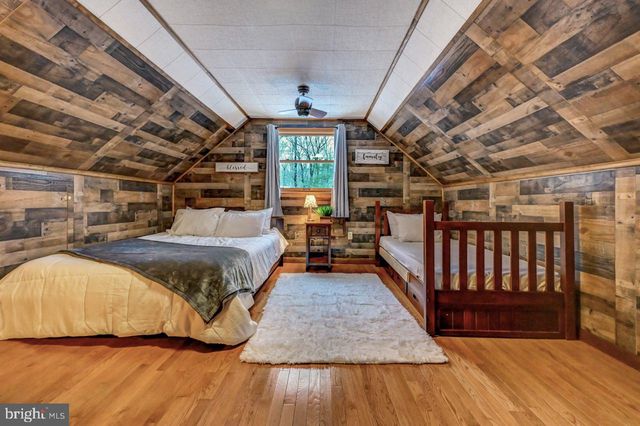 340 MOSEYWOOD RD, Lake Harmony, PA 18624