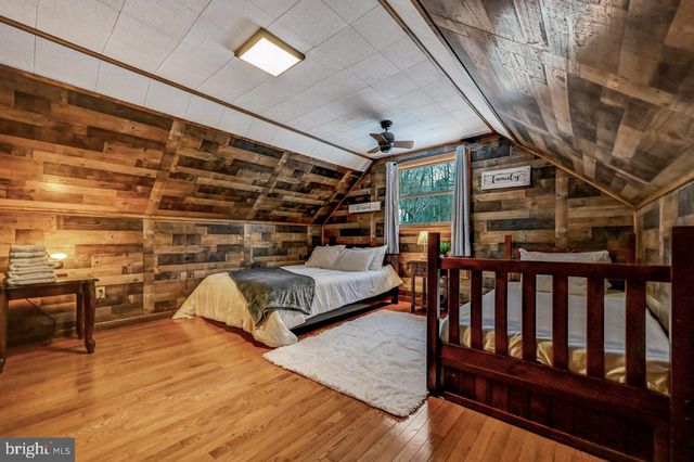 340 MOSEYWOOD RD, Lake Harmony, PA 18624