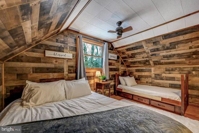 340 MOSEYWOOD RD, Lake Harmony, PA 18624