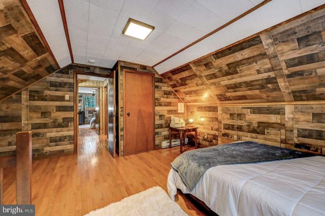 340 MOSEYWOOD RD, Lake Harmony, PA 18624