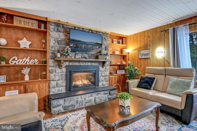 340 MOSEYWOOD RD, Lake Harmony, PA 18624