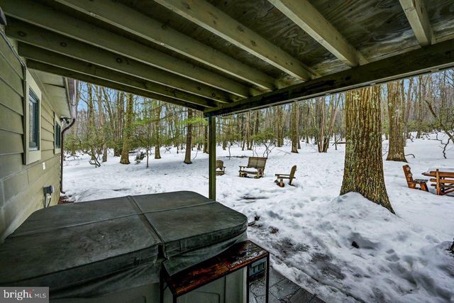 340 MOSEYWOOD RD, Lake Harmony, PA 18624