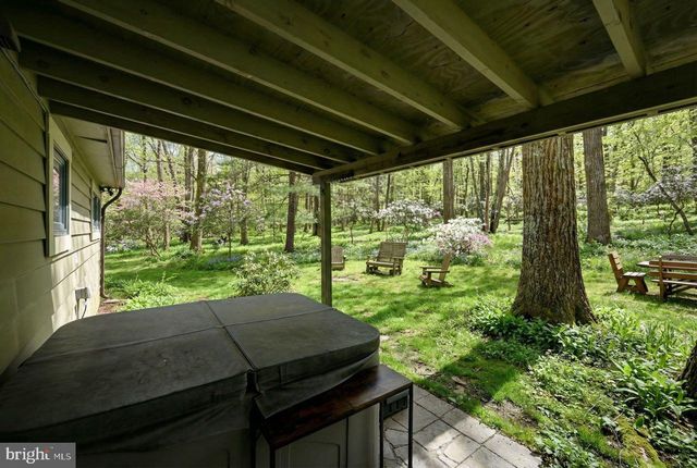 340 MOSEYWOOD RD, Lake Harmony, PA 18624