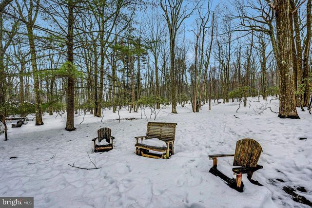 340 MOSEYWOOD RD, Lake Harmony, PA 18624