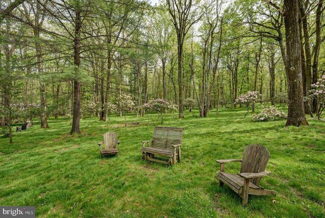 340 MOSEYWOOD RD, Lake Harmony, PA 18624