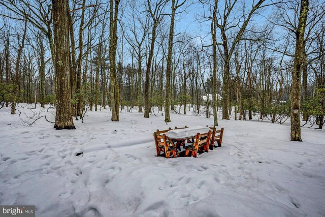 340 MOSEYWOOD RD, Lake Harmony, PA 18624