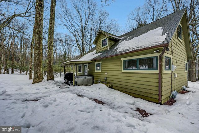 340 MOSEYWOOD RD, Lake Harmony, PA 18624