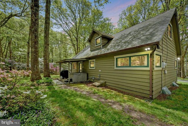 340 MOSEYWOOD RD, Lake Harmony, PA 18624