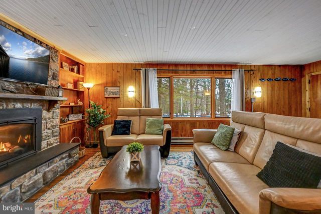 340 MOSEYWOOD RD, Lake Harmony, PA 18624