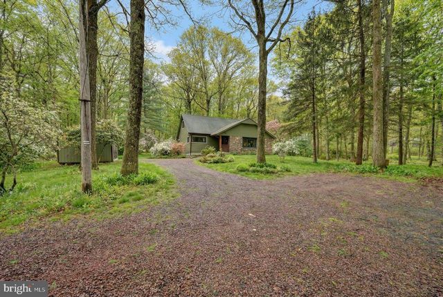 340 MOSEYWOOD RD, Lake Harmony, PA 18624