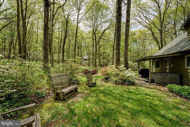 340 MOSEYWOOD RD, Lake Harmony, PA 18624