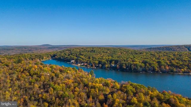 340 MOSEYWOOD RD, Lake Harmony, PA 18624