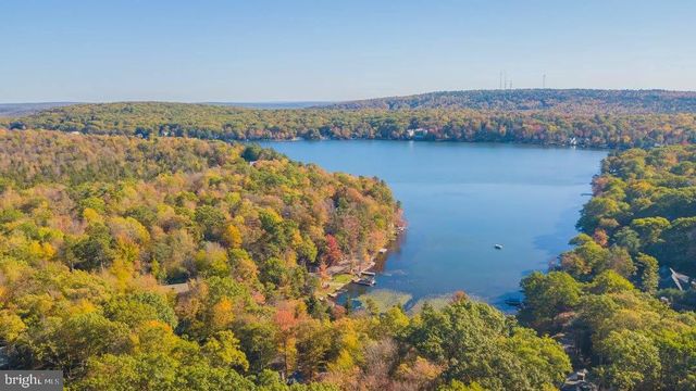 340 MOSEYWOOD RD, Lake Harmony, PA 18624