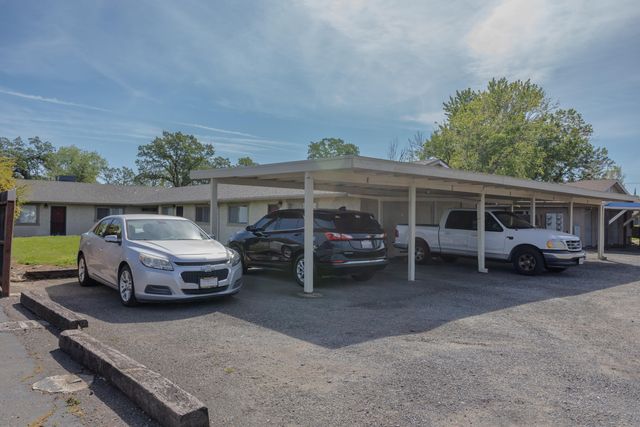 5570 Mountain View Drive, Redding, CA 96003