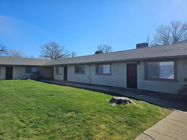 5570 Mountain View Drive, Redding, CA 96003