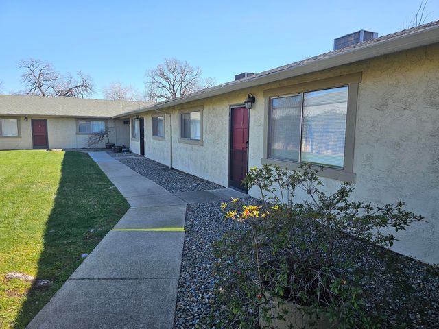 5570 Mountain View Drive, Redding, CA 96003