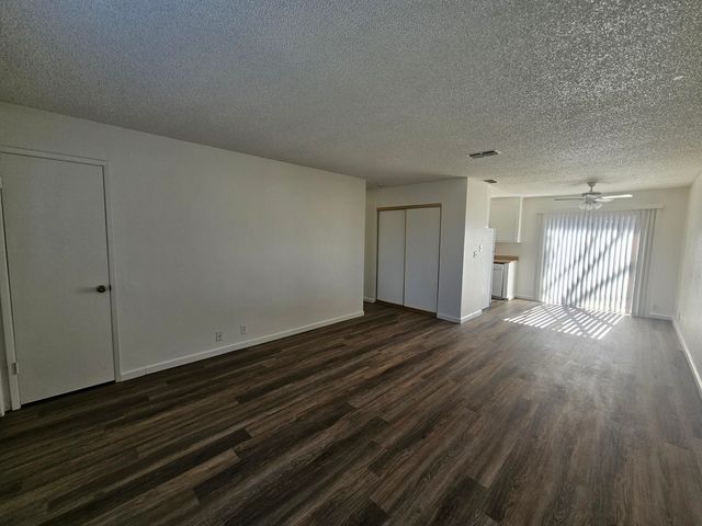 5570 Mountain View Drive, Redding, CA 96003