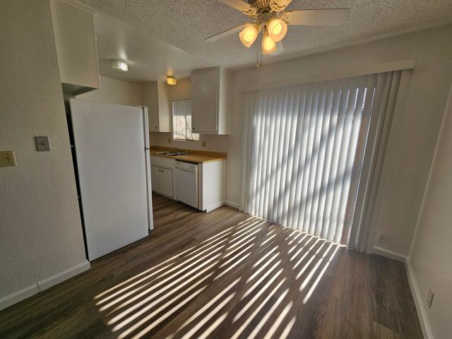 5570 Mountain View Drive, Redding, CA 96003