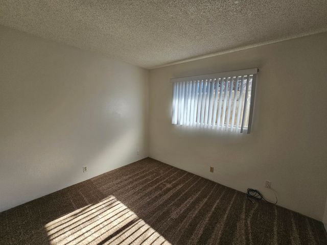 5570 Mountain View Drive, Redding, CA 96003